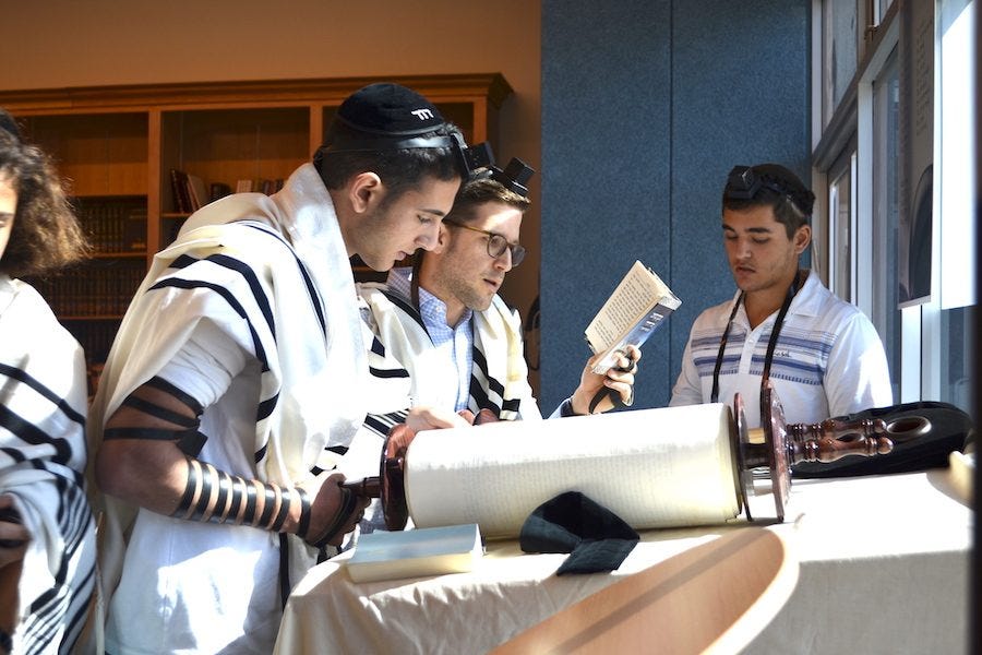 The Torah by heart: Students lain professionally in local shuls – The  Boiling Point