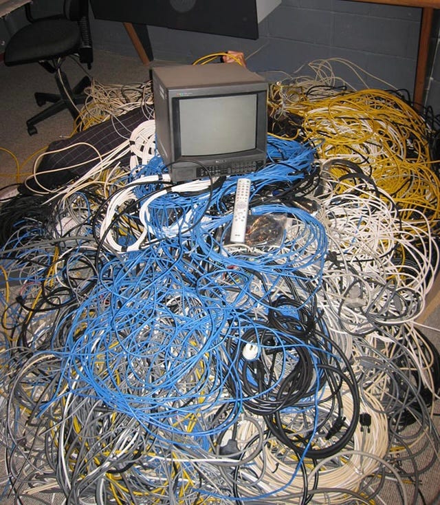 eu, um emaranhado de fios - by matheus - lan house