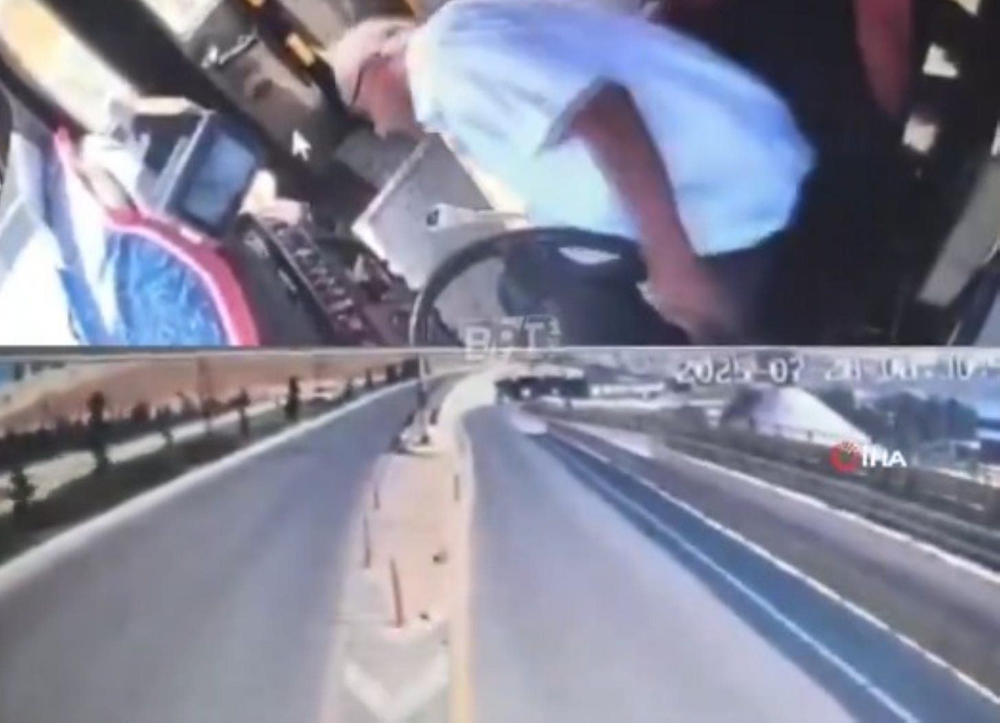 Passenger saves bus from disaster after driver suddenly dies of heart attack in Turkey Passenger saves bus from disaster after driver suddenly dies of heart attack in Turkey