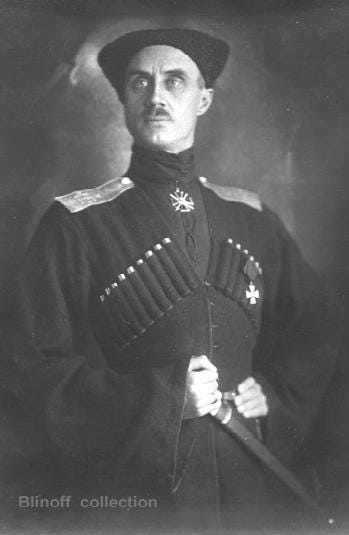 https://upload.wikimedia.org/wikipedia/commons/7/70/Pyotr_Wrangel%2C_portrait_small.jpg