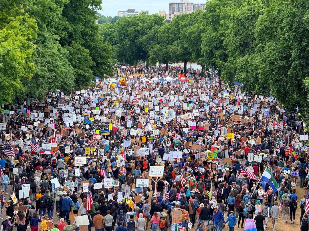 No Kings Protest crowd on Portland waterfront on June 14, 2025 -- Beth  Nakamura/The Oregonian : r/Portland