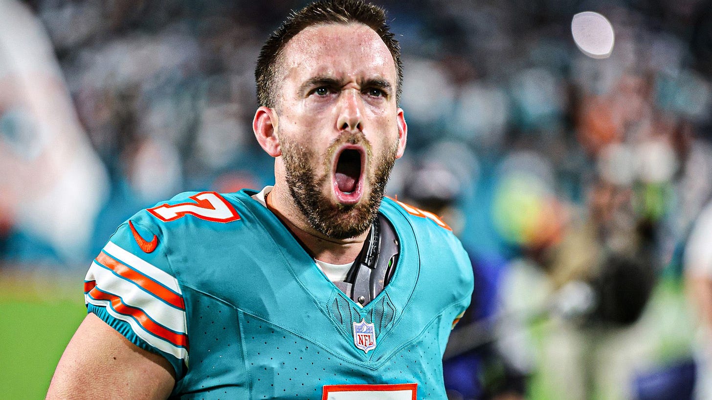 Who is the early favorite in NY Jets' kicking battle?