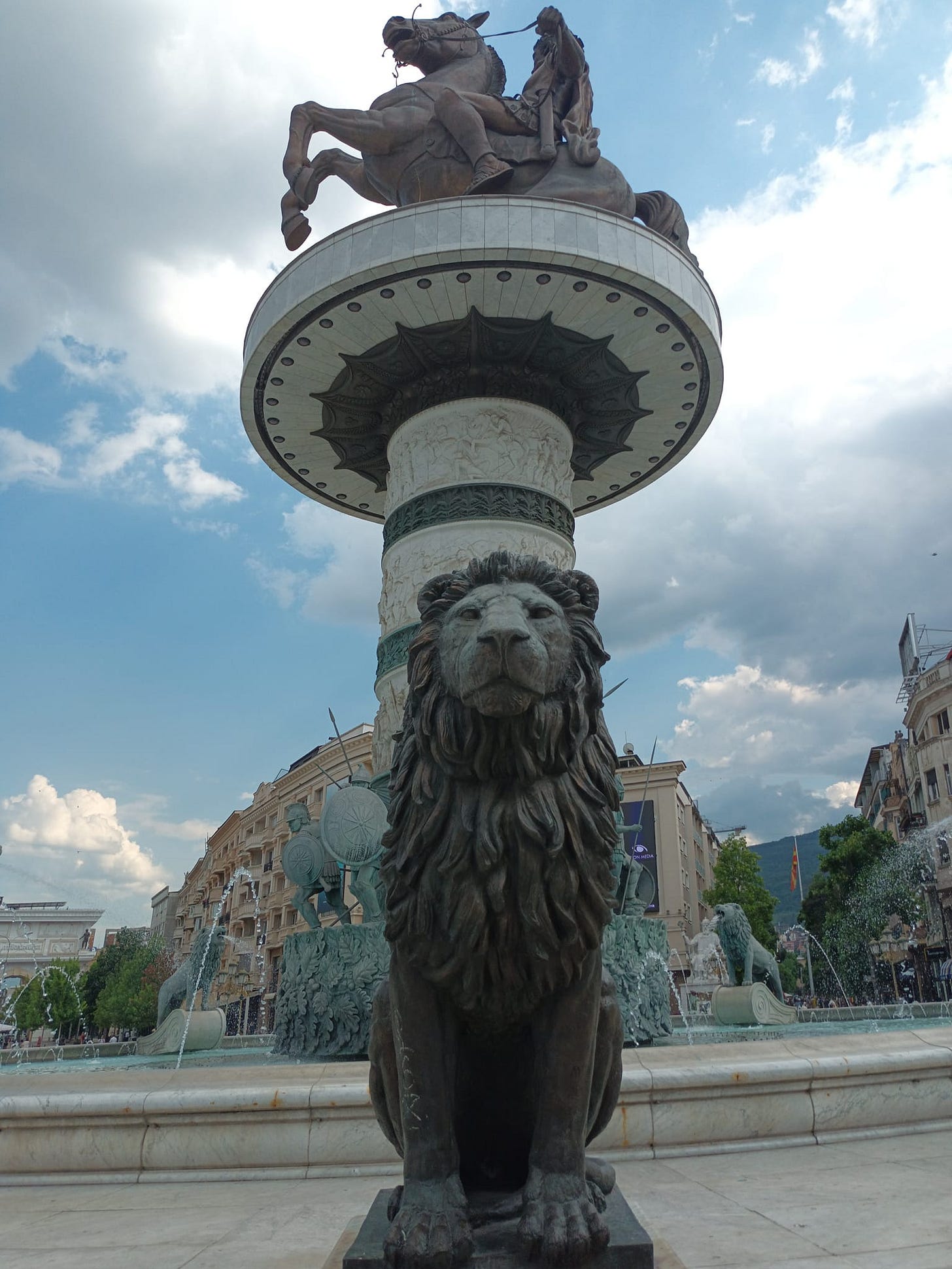 May be an image of the Brandenburg Gate