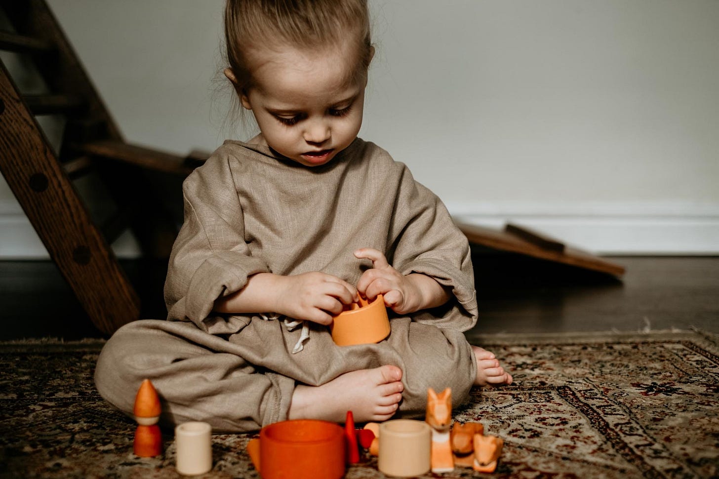Stop being the entertainer: build play habits that let your child succeed on her own Stop being the entertainer: build play habits that let your child succeed on her own
