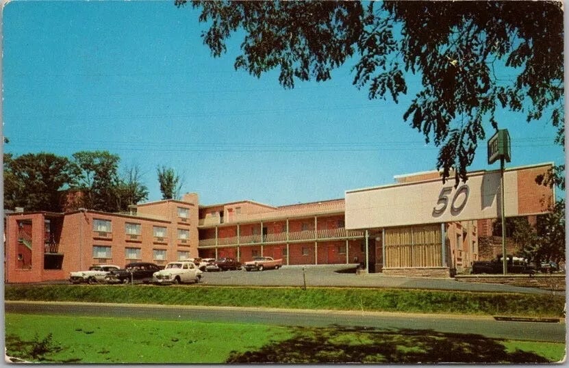 Arlington, Virginia Postcard "MOTEL 50" Street View / Highway 50 Roadside c1950s - Picture 1 of 2 Arlington, Virginia Postcard "MOTEL 50" Street View / Highway 50 Roadside c1950s - Picture 1 of 2