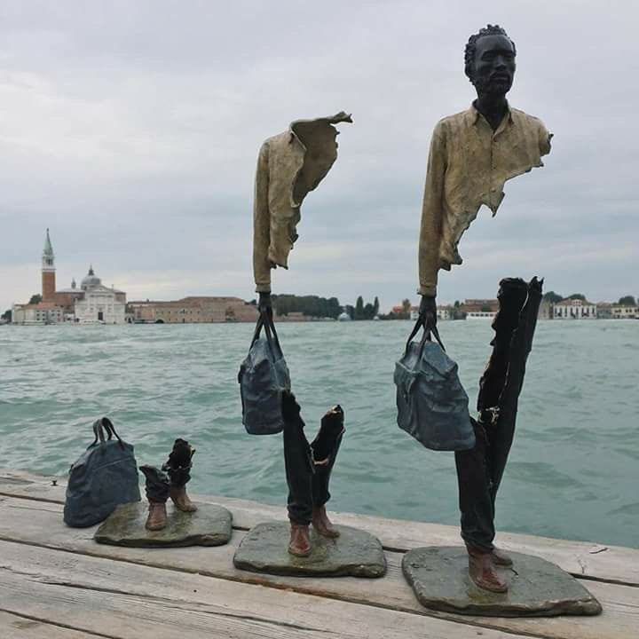 Amazing sculpture: Refugees always leave a part of themselves behind...
