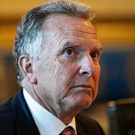 Тръмп прати брокер. Путин подаде меню. Говорят за мир.