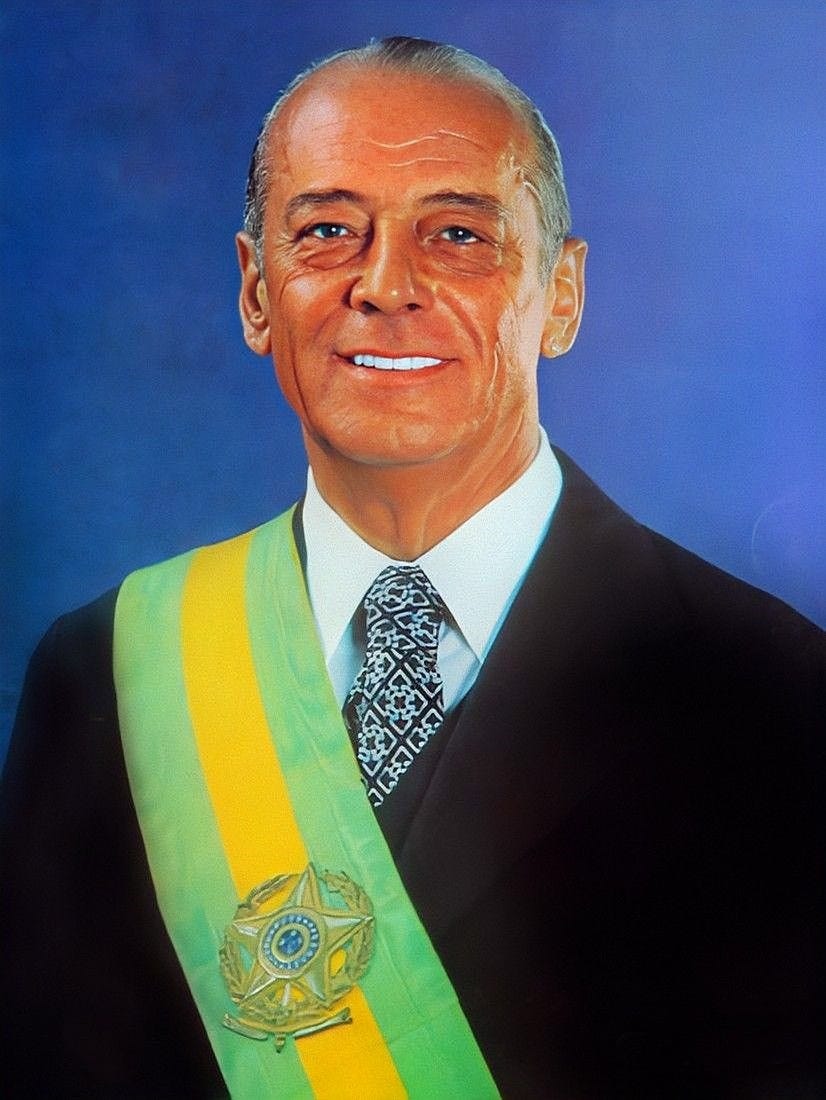 https://upload.wikimedia.org/wikipedia/commons/a/af/Figueiredo_%28colour%29.jpg