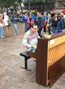 Pianist-in-Place-Saint-Michel-Paris Pianist-in-Place-Saint-Michel-Paris