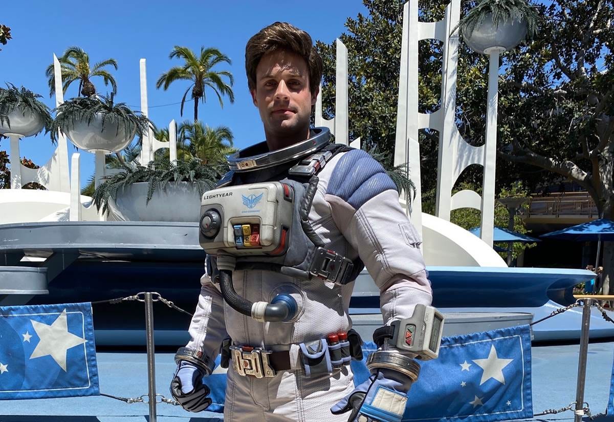 Photos/Video: Buzz Lightyear Face Character Now Meeting Guests in  Tomorrowland 