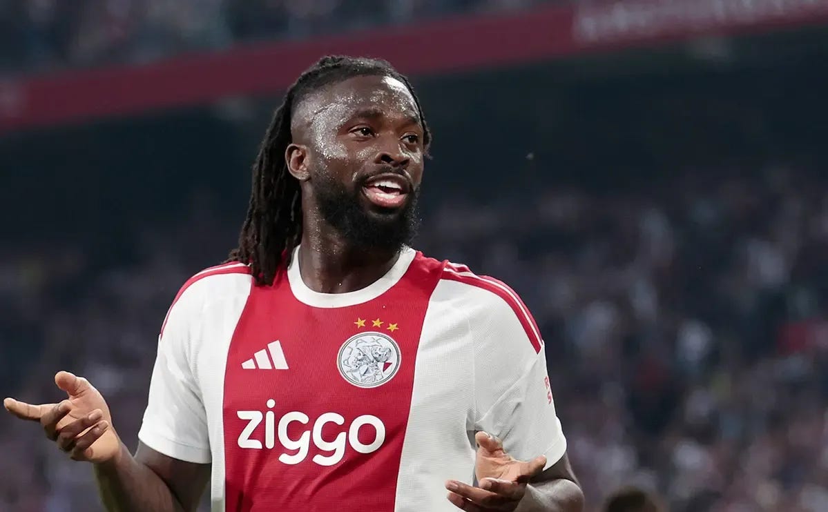Tolu grapt over mispeer voor eerste goal: 'Pure kwaliteit, zo doe ik het  elke keer op de training'