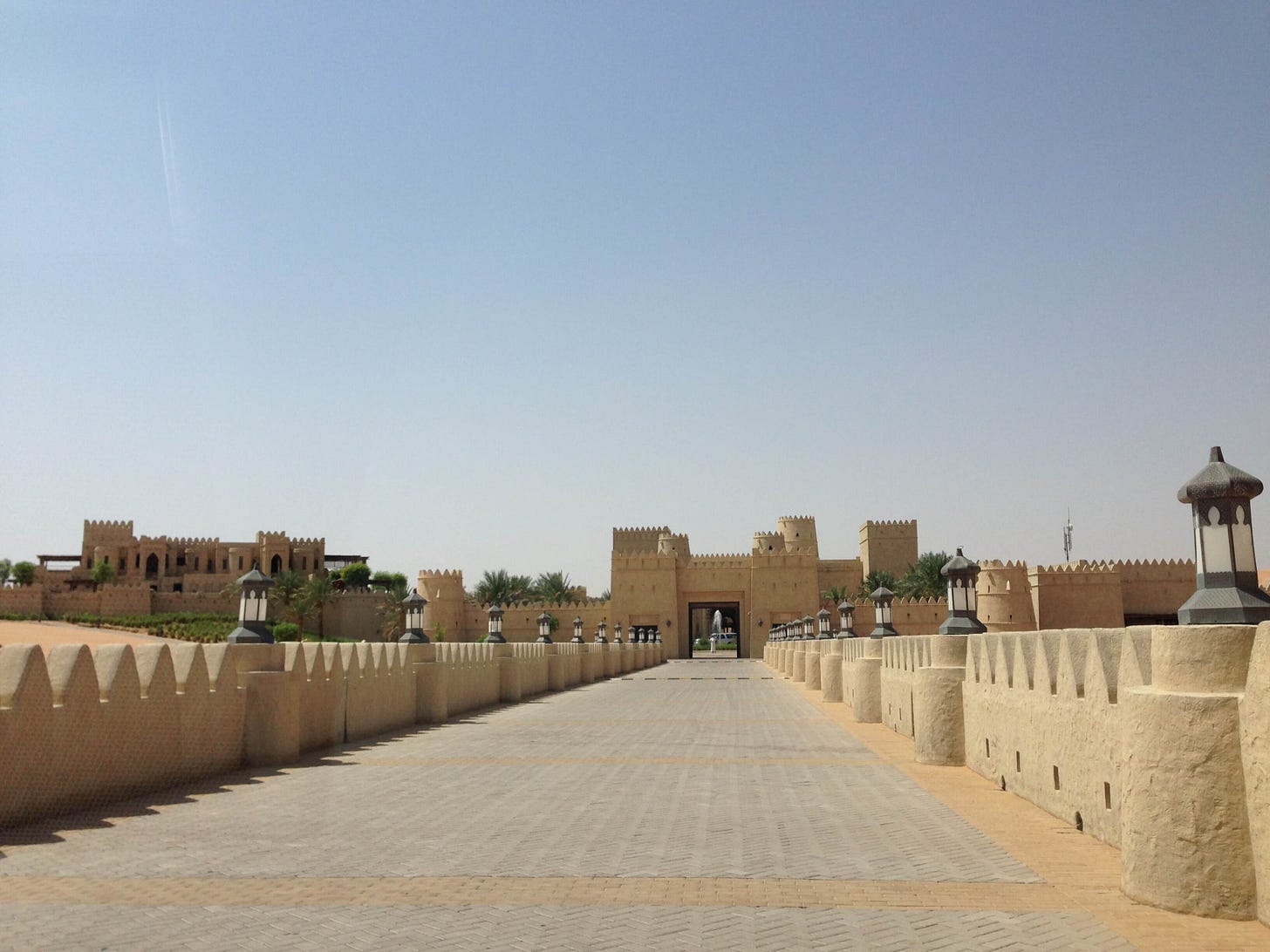 Qasr Al Sarab - the grand entrance!