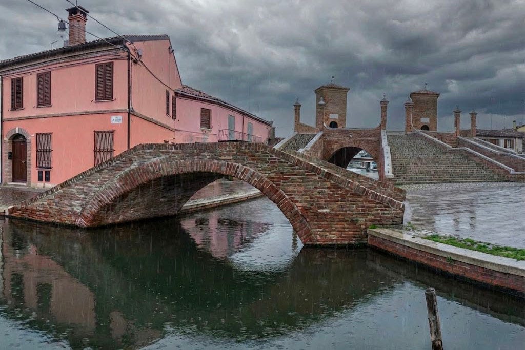 Trepponti bridge in Comacchio under the rain