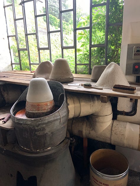 Production processes of everyday objects attract many. I'll show you how hats are made - from the dawn of time to today