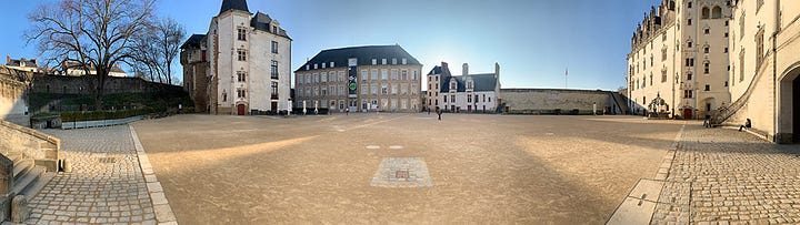 Free access ramparts and courtyard