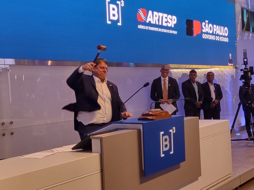 O governador Tarcísio de Freitas (Republicanos) durante o leilão do Rodoanel Norte, na B3, Centro de SP — Foto: Arthur Stabile/g1