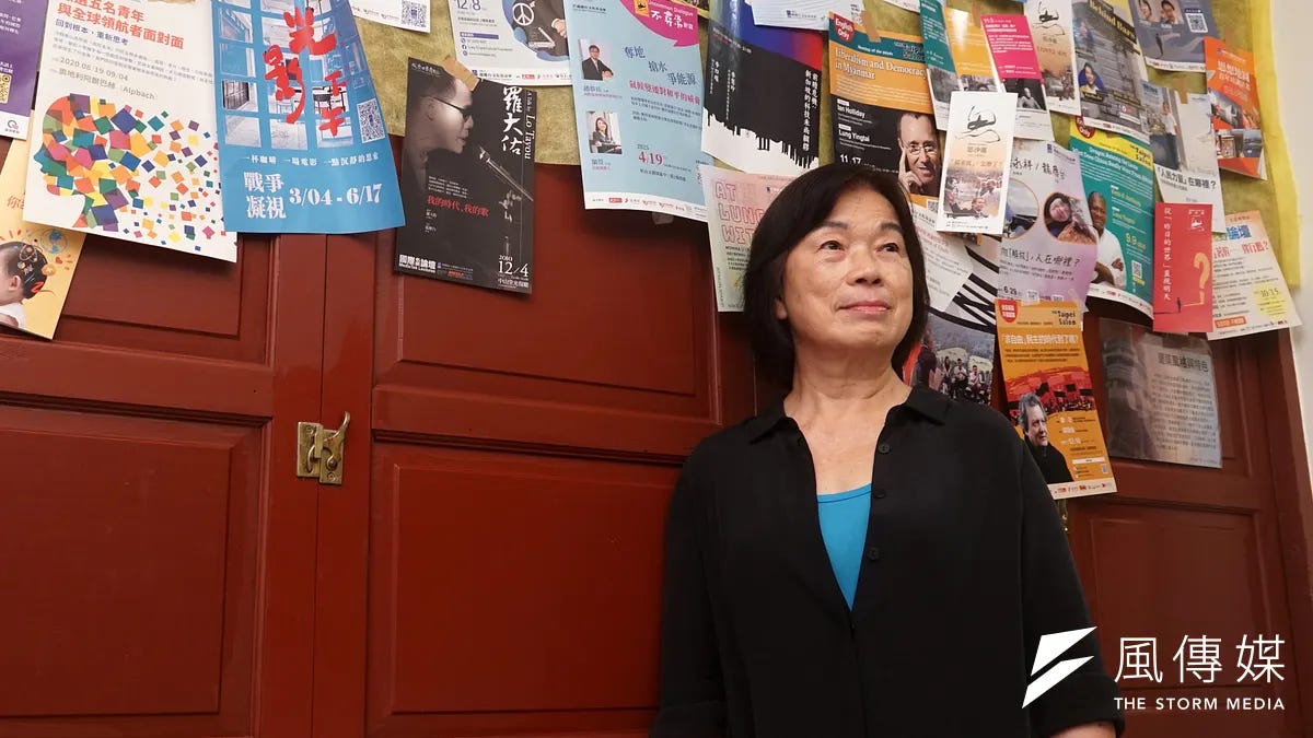 前文化部长龙应台接受《风传媒》专访，坦言她日前发表的“为何我们今天要谈和平”专文，是时隔19年后再度撰文向中国领导人喊话。（蔡亲杰摄）