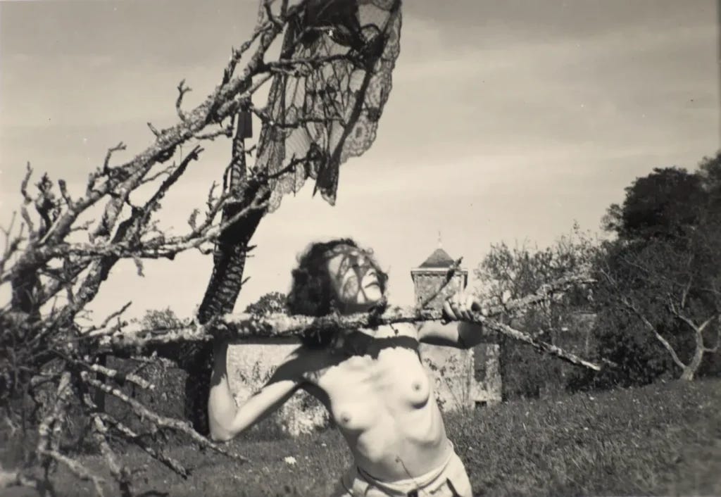 Man Ray. Nusch Eluard. Vers 1935.
