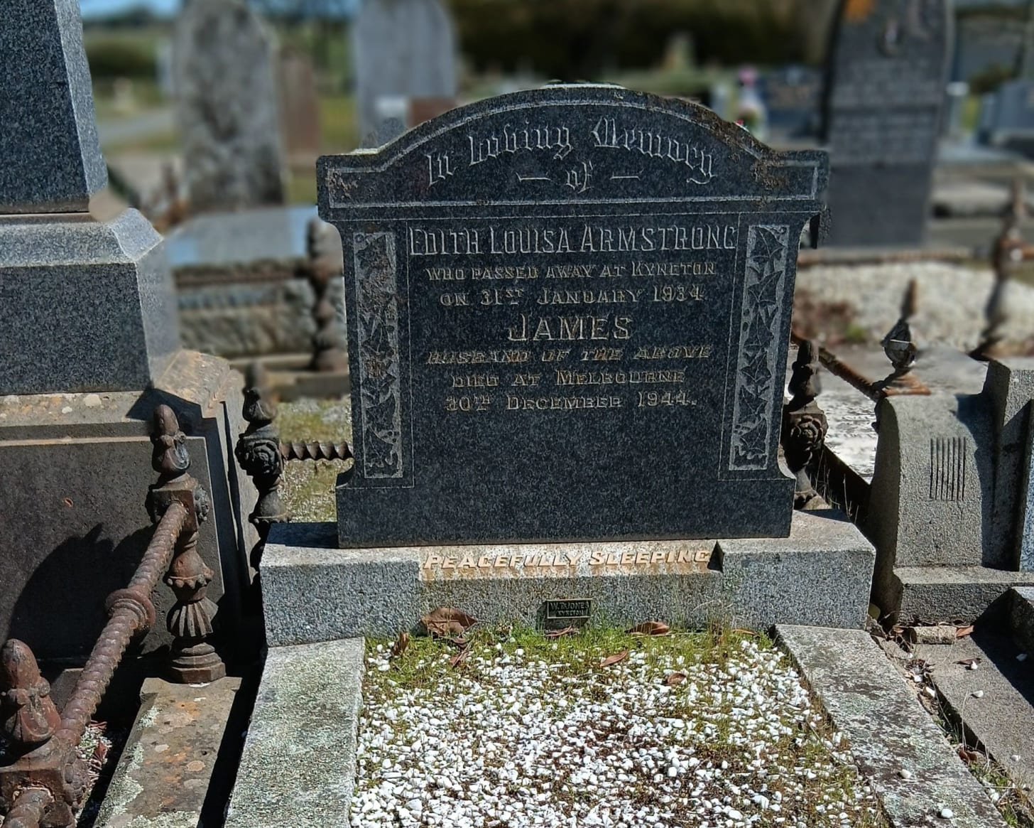Larger memorial image loading...