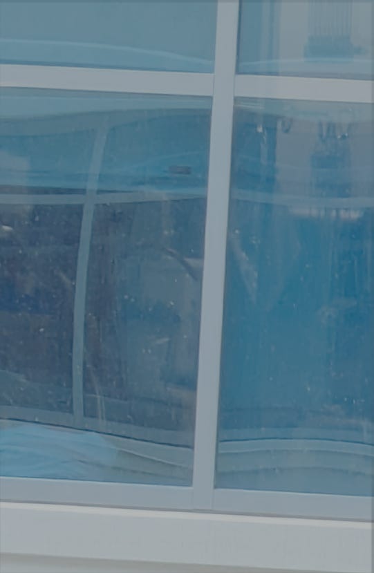 A window with a white frame

AI-generated content may be incorrect.