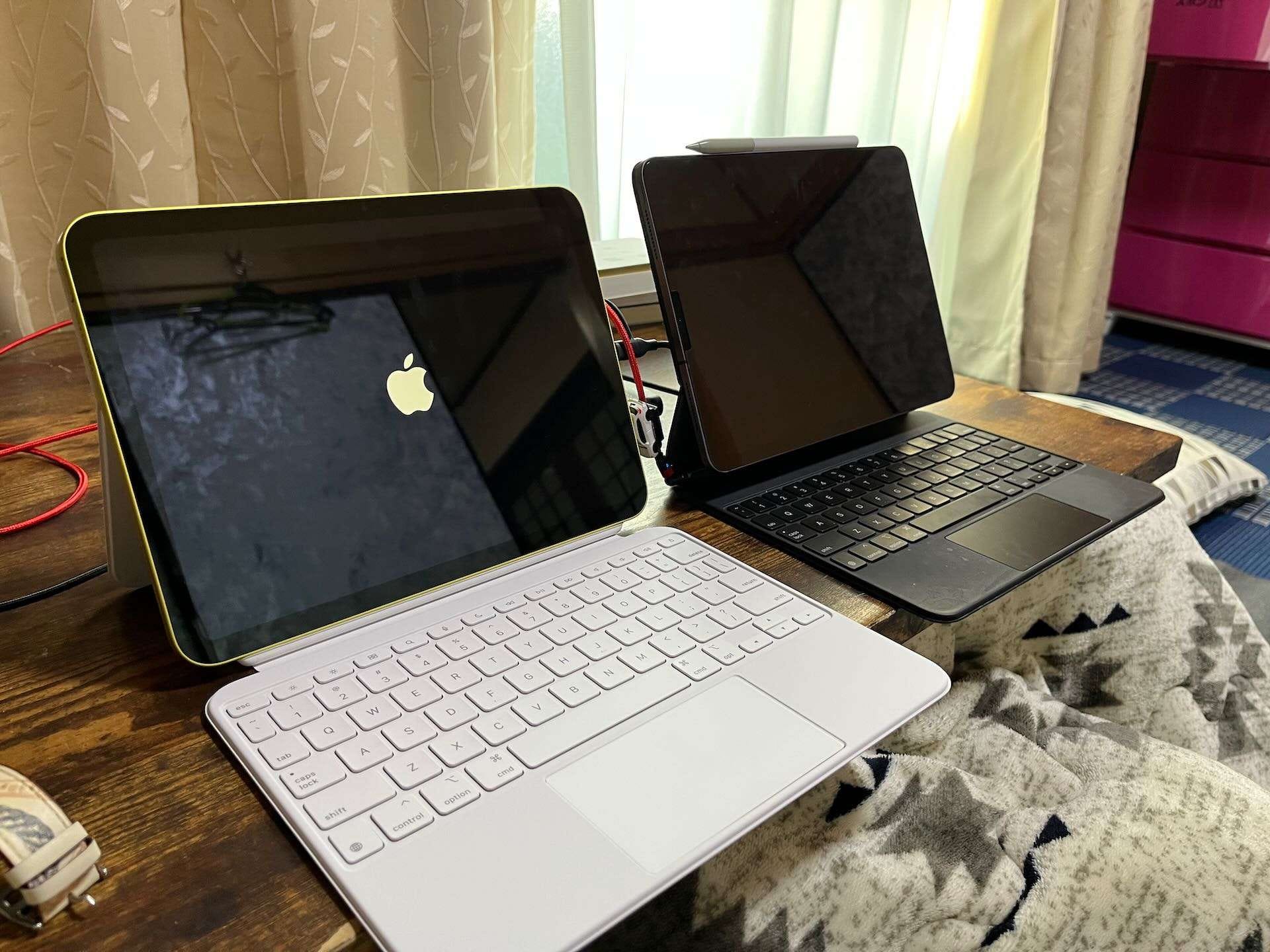 アップル純正 iPad 第10世代 マジックキーボードフォリオ USキー Amazon.com: Apple Magic Keyboard Folio: iPad Keyboard and