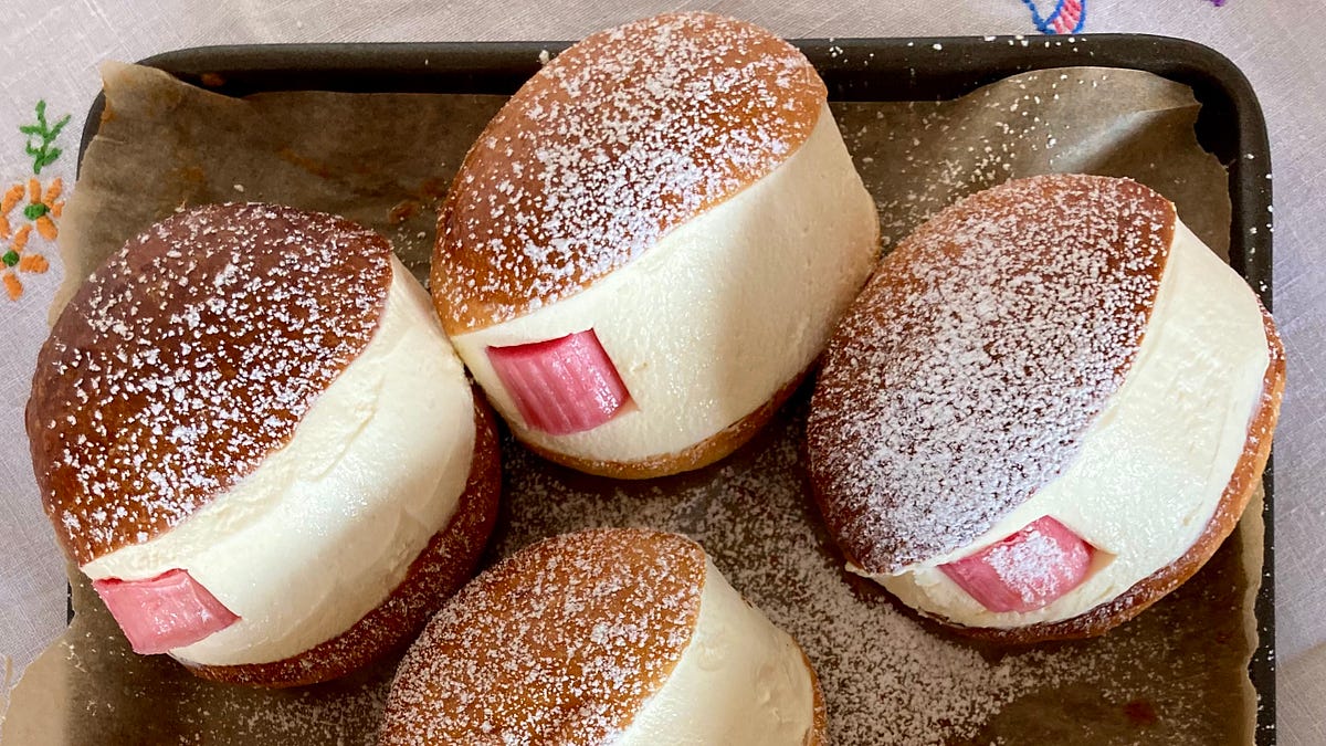 Kitchen Project #15: Maritozzi Rhubarb cream buns