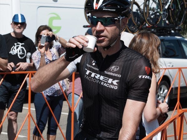 Jens Voigt grabs a coffee minutes before start. Jens Voigt grabs a coffee minutes before start.