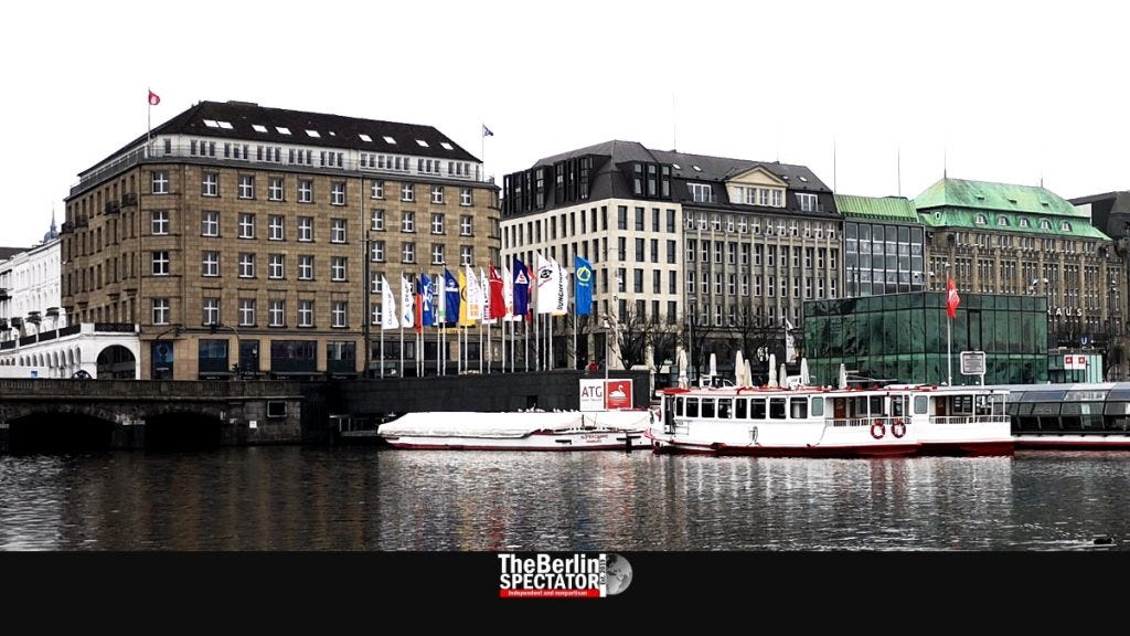 Jungfernstieg is one of Hamburg's sightseeing spots.