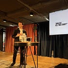 #23 Dubbel spoor: bereik vandaag waar het publiek zit, maar bouw tegelijk aan eigen infrastructuur