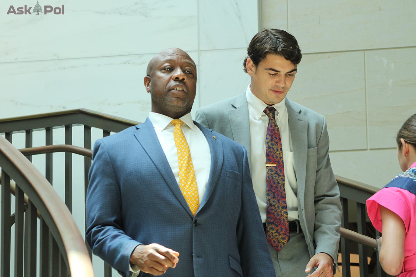 The Senate Banking Committee Chair walks down a flight of stairs with an aide. Phot Logan Johnson for © www.askapolcrypto.com The Senate Banking Committee Chair walks down a flight of stairs with an aide. Phot Logan Johnson for © www.askapolcrypto.com