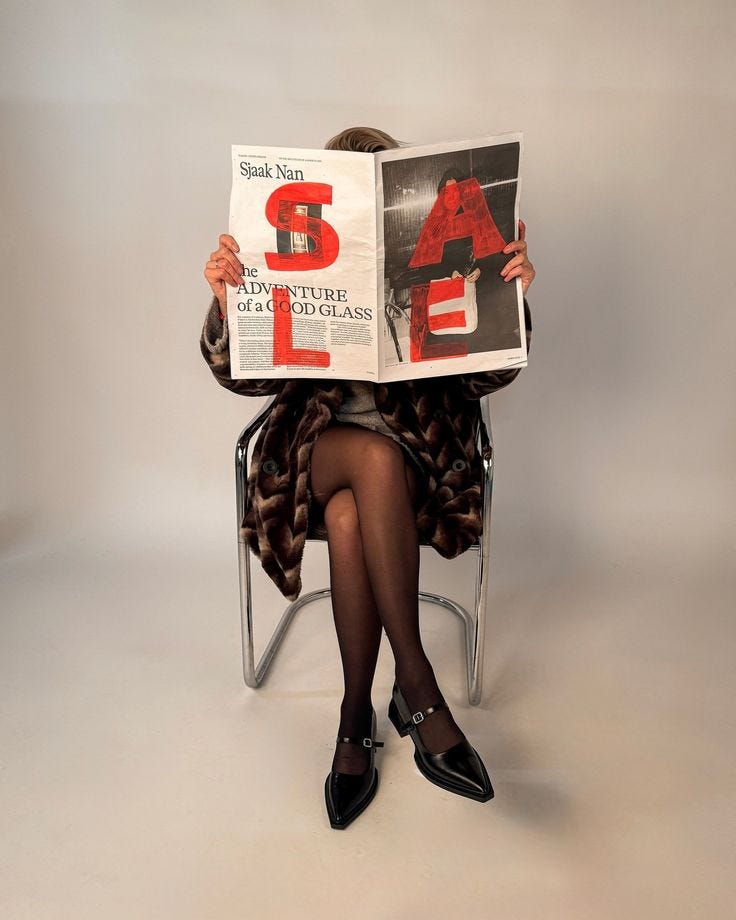 Yes, de sale is vandaag gestart in onze winkels! ❤️‍🔥In Hoorn kun je al shoppen vanaf 09.30, en alle andere winkels openen om 12.00. Maandag 5 januari start de sale online!