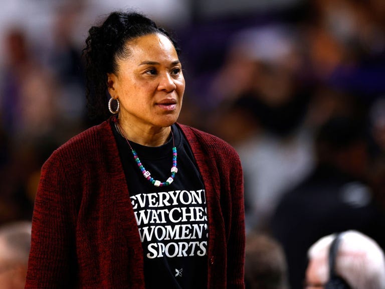 How the "Everyone Watches Women's Sports" T-Shirt Went Viral How the "Everyone Watches Women's Sports" T-Shirt Went Viral