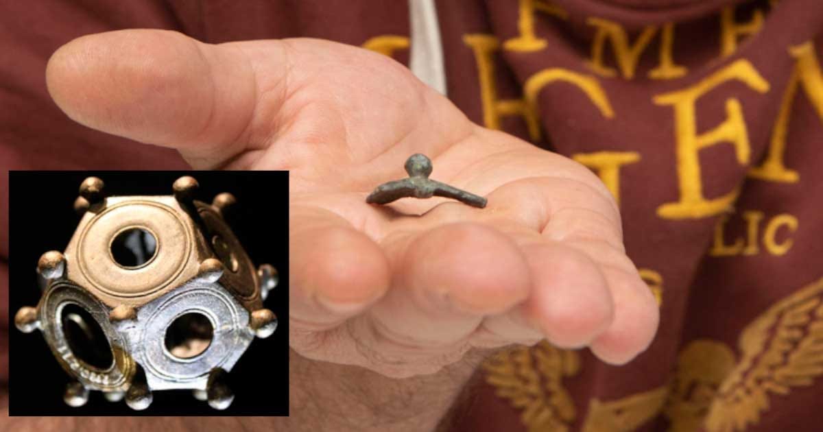 The fragment of the mysterious Roman dodecahedron. (Flanders Heritage Agency) Insert: Dodecahedron from the region of Stuttgart; 2nd to 3rd Century. (Anagoria/ CC BY 3.0 )