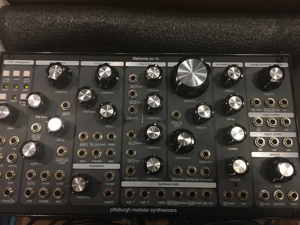 Photograph of Lifeforms sv-1b synthesizer.