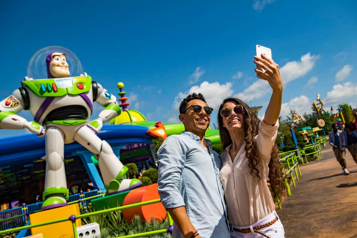 15 Must-Do Selfies at Walt Disney World | Disney Dining