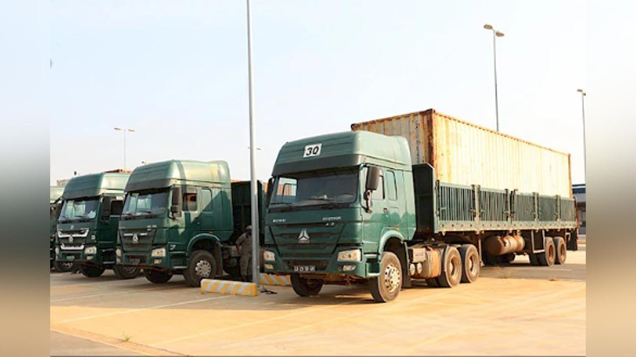More than 200 Trucks Stranded at Angola/Drc Border - Angola