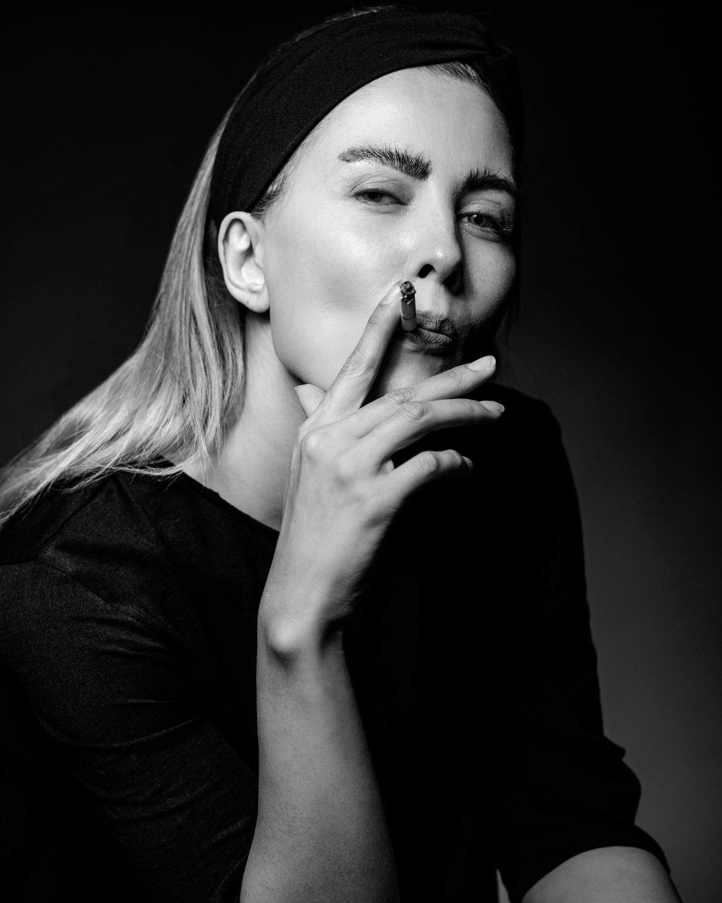 woman with cigarette black and white