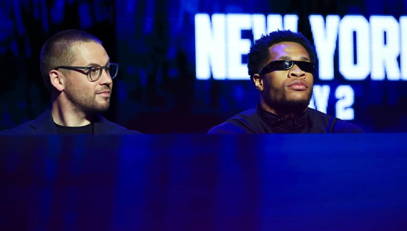 Oscar De La Hoya declares Devin Haney a "broken shell" with no confidence ahead of Jose Ramirez clash