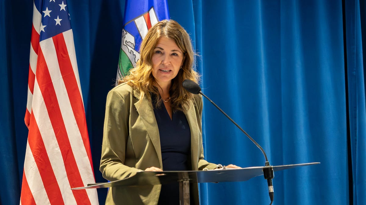 Less than 2 weeks to Danielle Smith’s separation referendum and the gong show continues