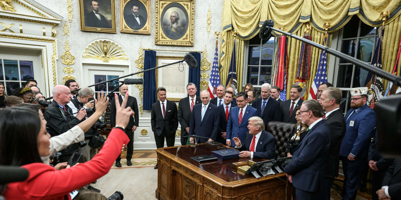 Trump Family’s Crypto Holdings Lose Nearly $1 Billion Amid Market Collapse