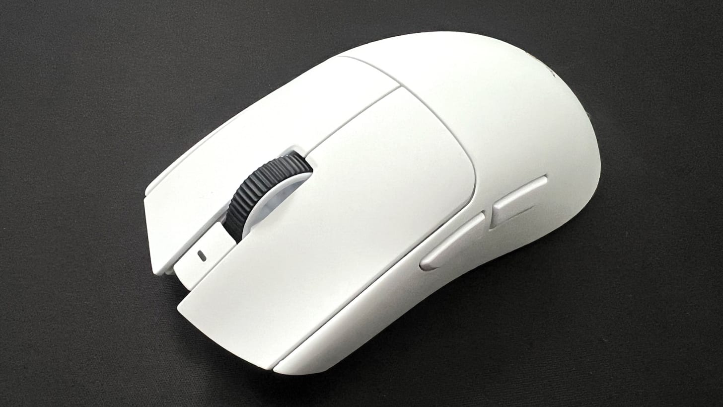 Razer Viper V4 Pro side shot