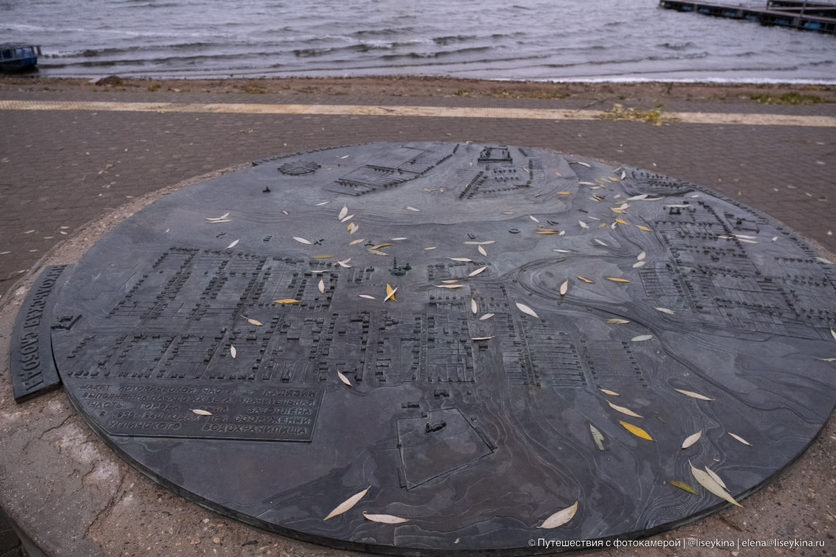 Макет города до затоплнеия. По центру видно колокольню и храм. Можно представить, какая часть города была затоплена. Макет города до затоплнеия. По центру видно колокольню и храм. Можно представить, какая часть города была затоплена.