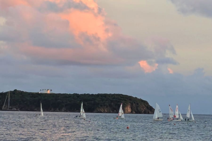 牡牛座の満月の時期にセント・トーマス島に滞在していたとき、私たちのリゾートからはリトル・セント・ジェームズ（通称エプスタイン島）を見渡すことができました。これほどまでに明るく美しい月明かりの下、多くの秘密、権力、そして集団的トラウマにまつわる場所を眺めるのは、奇妙な感覚でした。さらに奇妙だったのは、事件に関連する文書やメールが公開されたのが、牡牛座の満月と今回の蠍座の新月の間、まさに蠍座シーズンの真っ只中だったことです。この時期にあの島に物理的に居合わせることには、何か象徴的な意味合いがあります。蠍座の新月は、埋もれてきたものを暴き、タブーとされてきたテーマ、汚職、権力の濫用などを恐れません。隠されてきたものを明らかにし、私たちに真実に正面から向き合うよう求めます。これらの啓示のタイミングは、ほとんど不思議なほど占星術と一致しています。