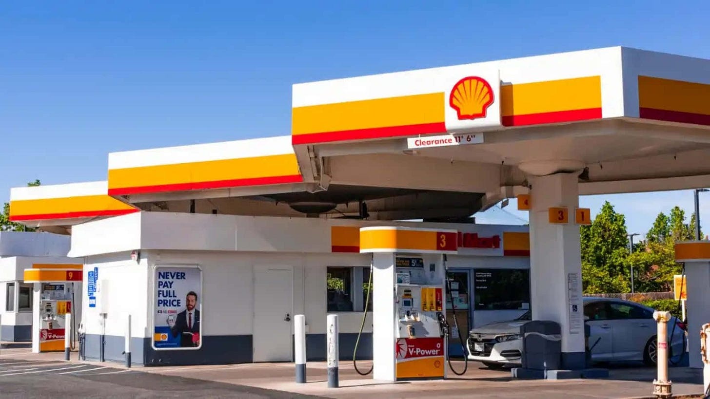 Download Gas Station Pictures | Wallpapers.com