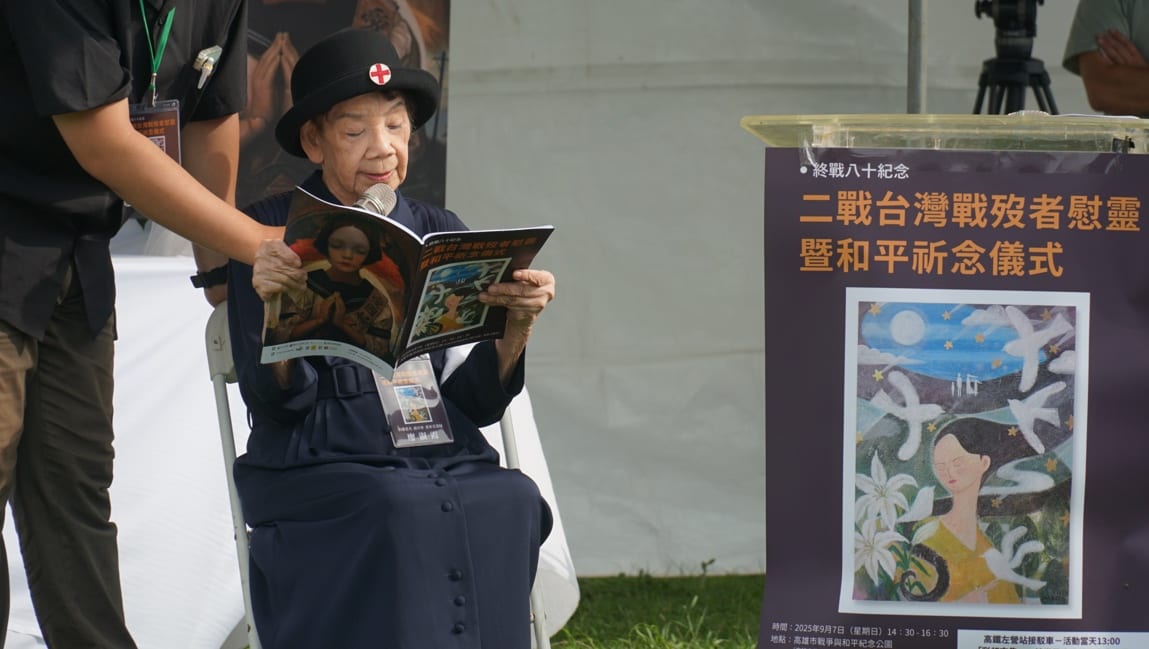 A person reading a book

AI-generated content may be incorrect.