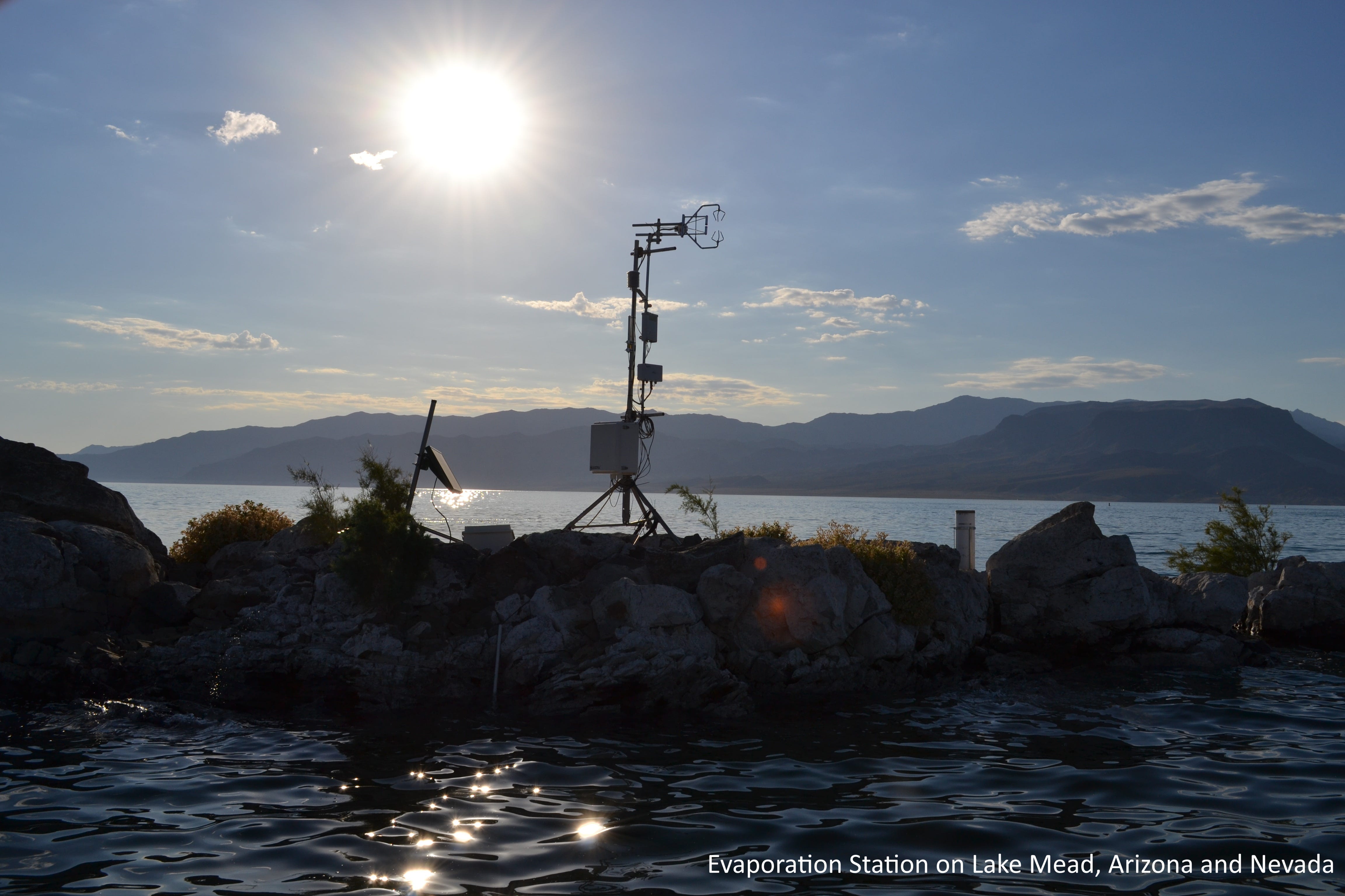 EarthStuff - Global Performance of Remote Sensing-Based and Reanalysis-Driven Models to Estimate Open Water Evaporation