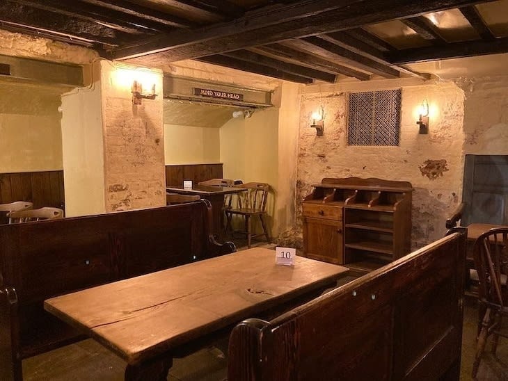 Inside ye olde cheshire cheese