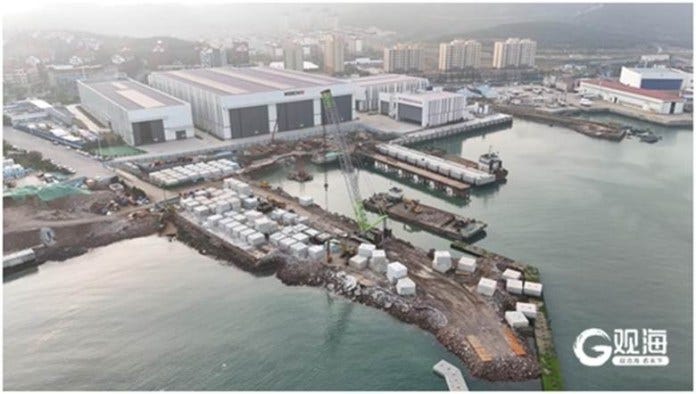 Caisson lifting on the quay line, November 2024. Source: Qingdao News.