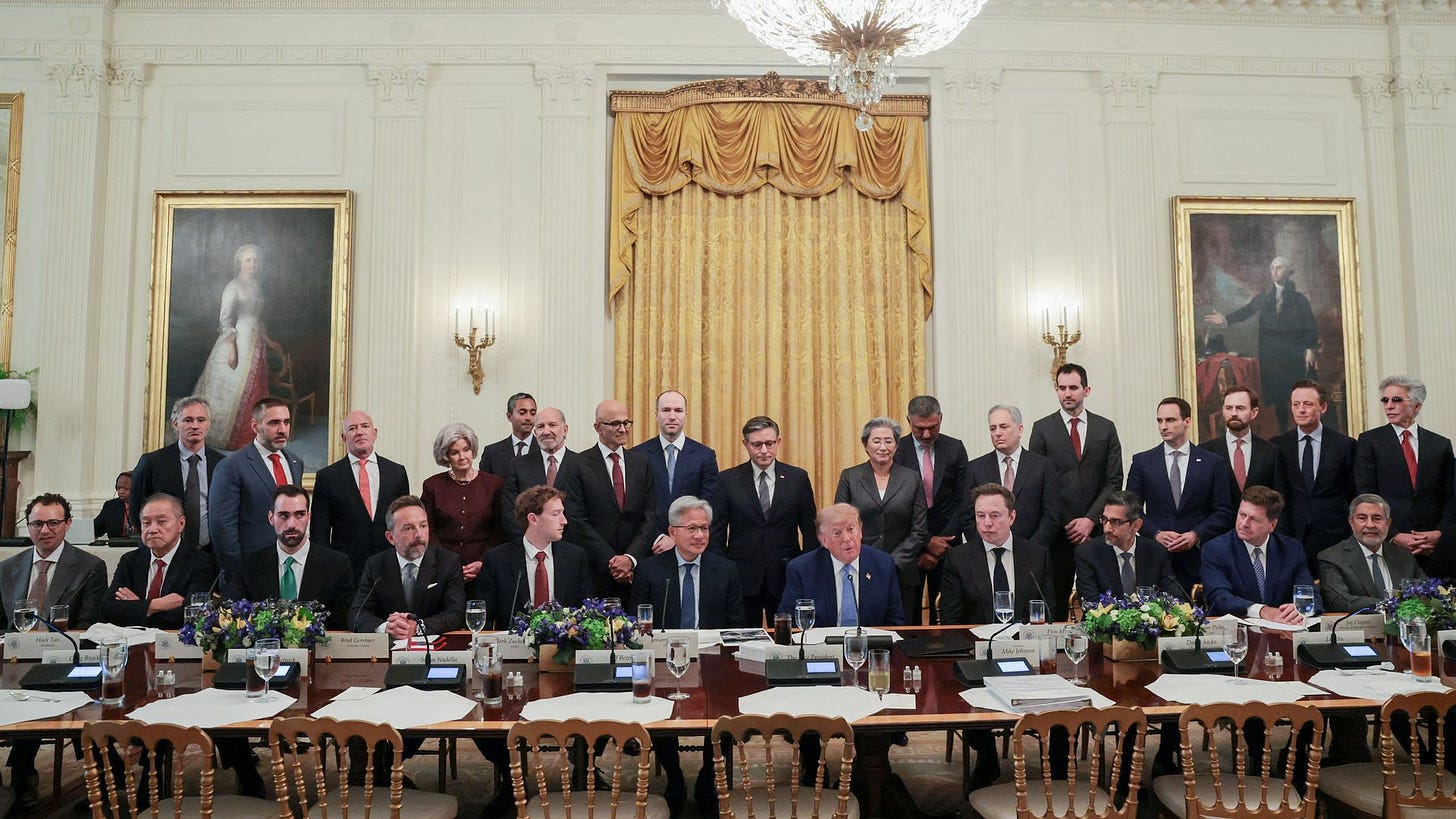 Trump fait signer aux géants de l’IA un pacte « moralement contraignant » - GPToast la newsletter IA
