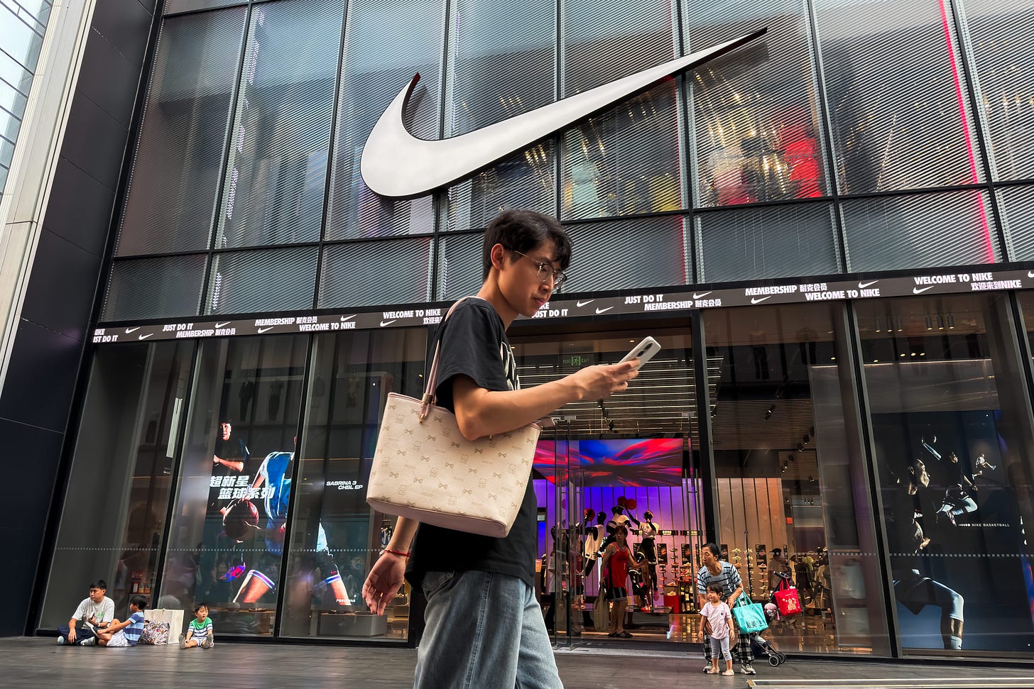 Nike stock falls 10% after revenue falls and layoff plans underway